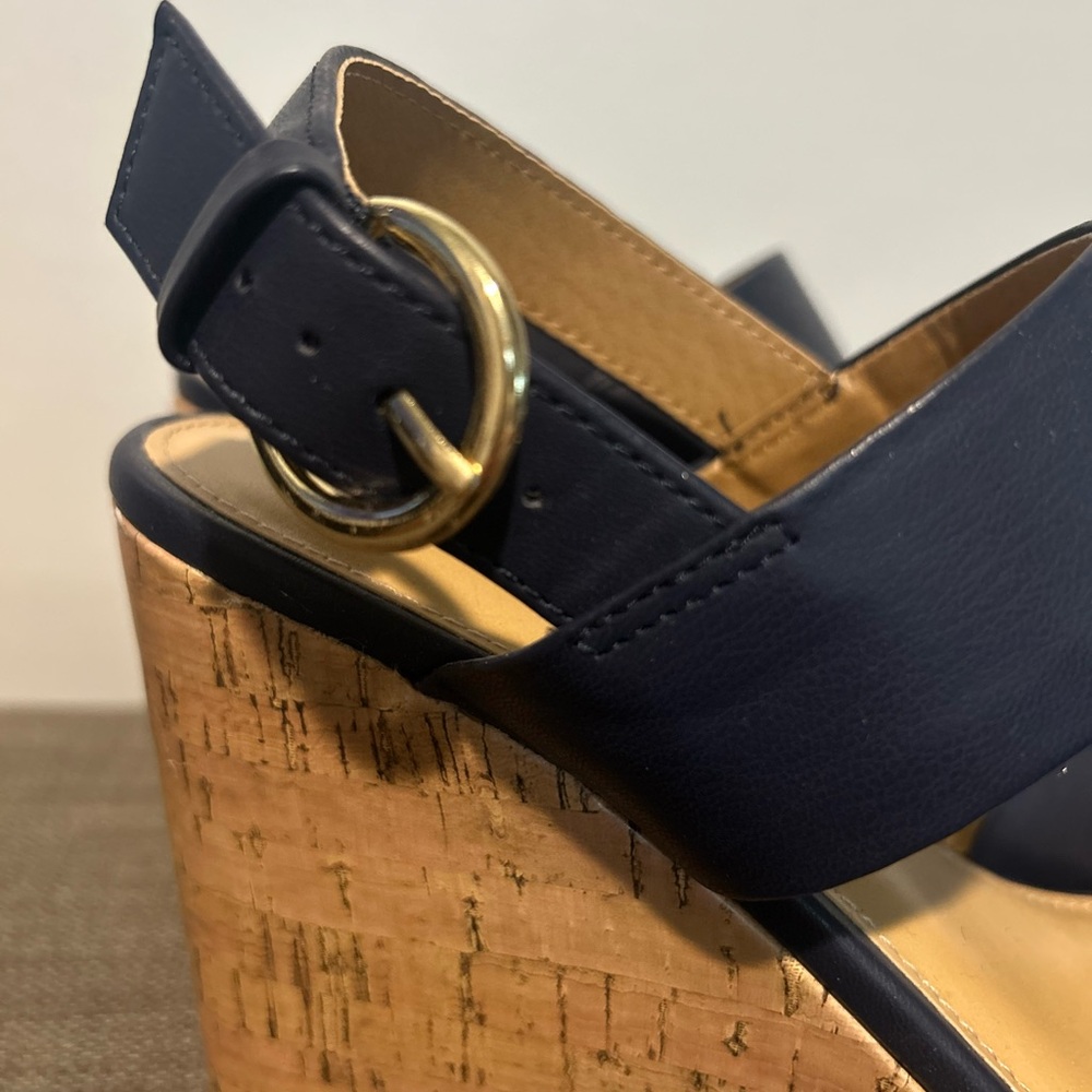 Lauren Conrad Elegant Navy Sandals - Picture 4 of 8
